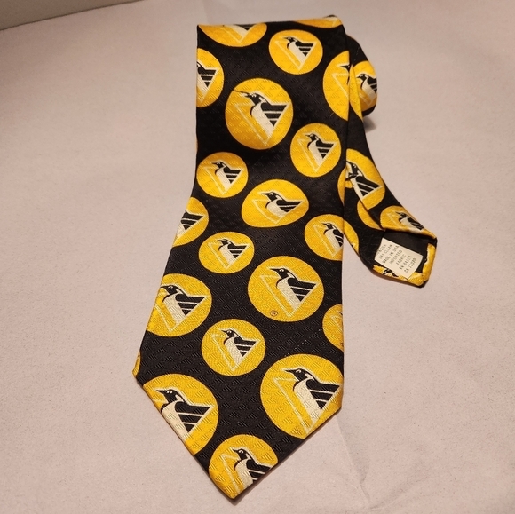 Pittsburgh Penguins NHL HOCKEY 100% Silk Tie - Great Condition - Picture 1 of 6